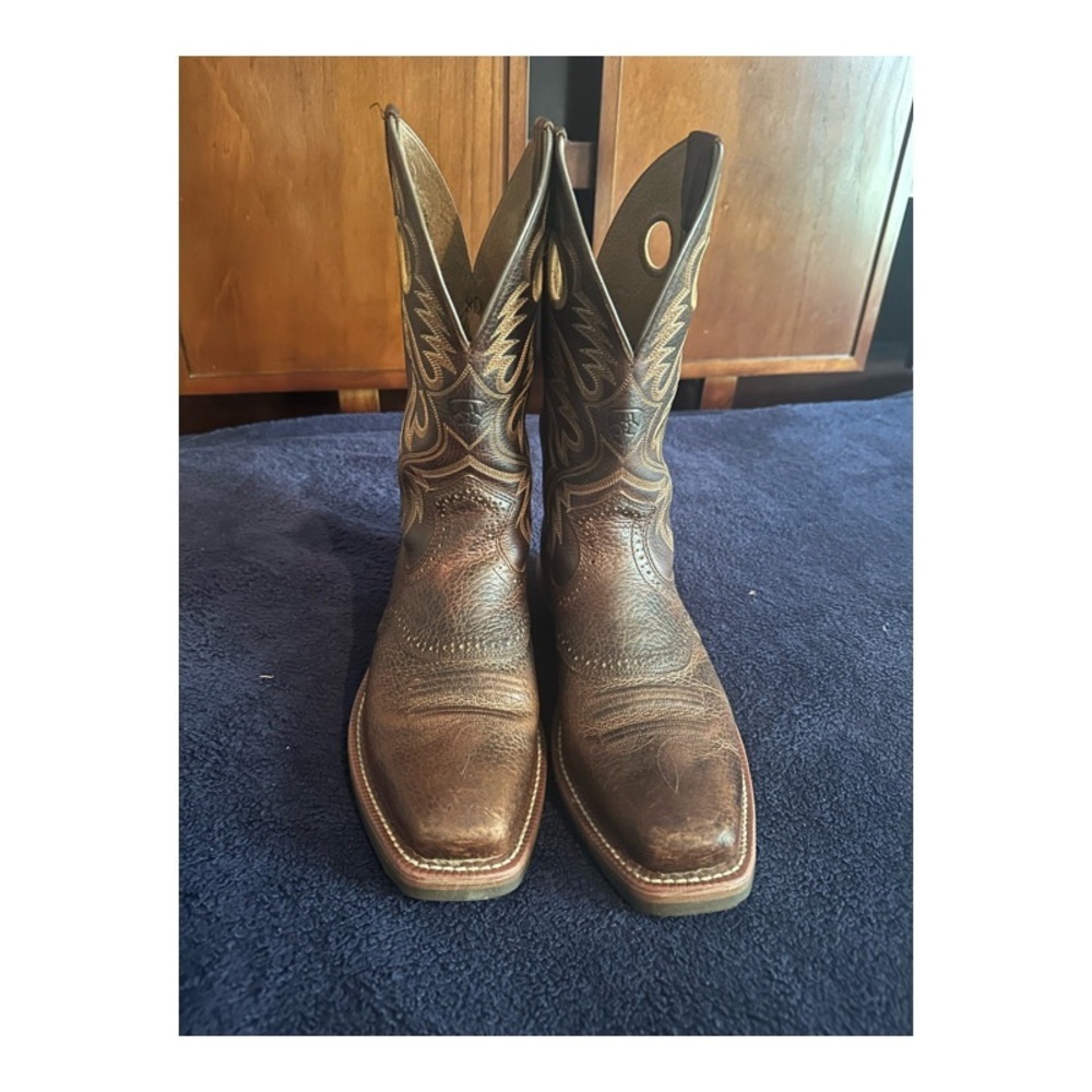 Ariat Heritage Roughstock Leather
Western Boots Men's Rodeo Boot 8D
WIDE 34824